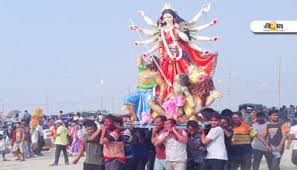 লক্ষ মানুষের ছোখের জলে বিদায় জানালো হিন্দু ধর্মাম্বলম্বীদের দুর্গা মাকে।