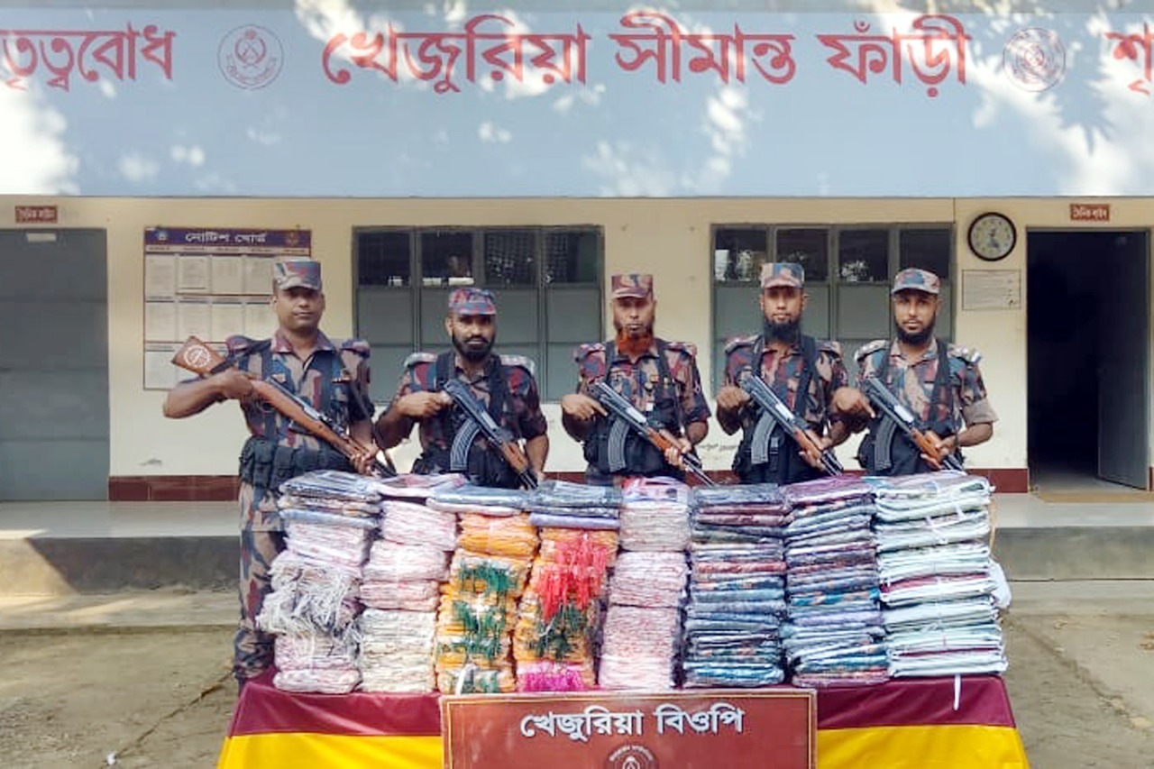 ফেনীতে বিজিবির অভিযানে কোটি টাকার চোরাচালান জব্দ