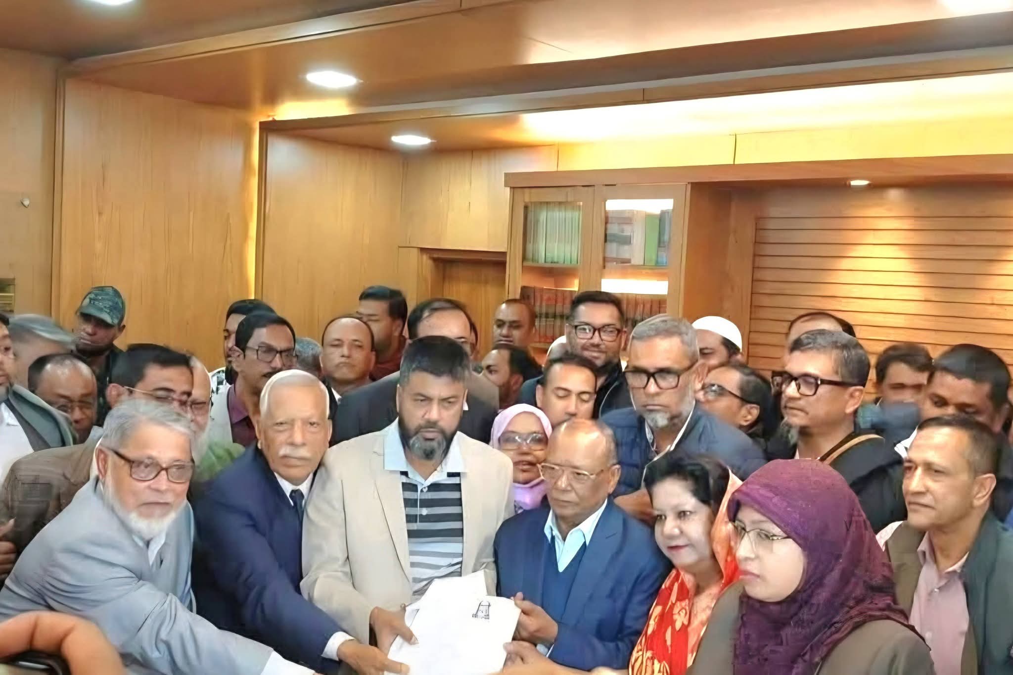 ফেনীতে বেগম জিয়াসহ ৩৫ প্রার্থীর মনোনয়নপত্র জমা