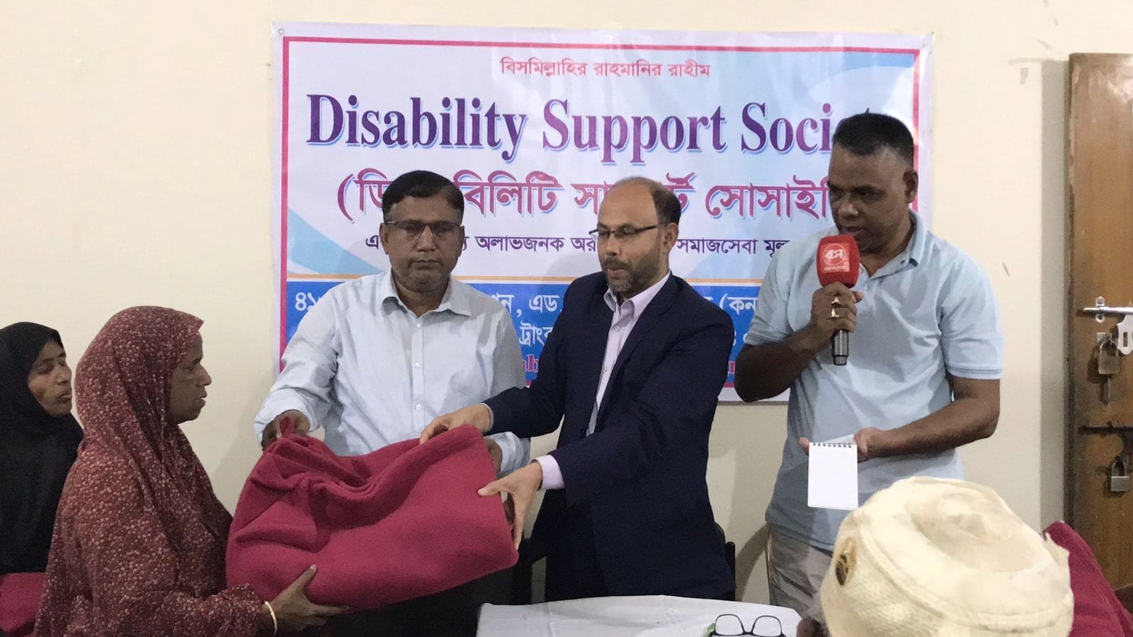 ফেনীতে ডিসএবিলিটি সাপোর্ট সোসাইটির উদ্যোগে শীতবস্ত্র বিতরণ