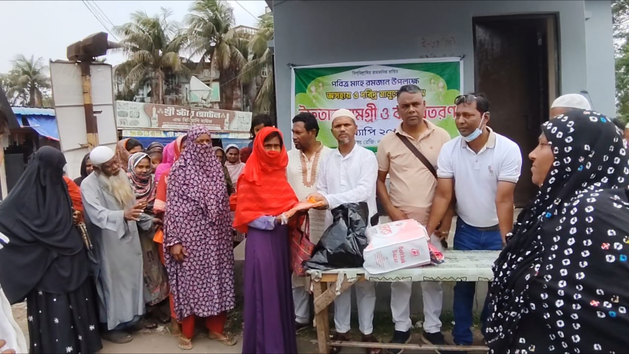 ফেনীতে জাতীয় ক্রাইম রিপোর্টার্স সোসাইটির ঈদ উপহার বিতরণ